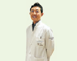歯科口腔外科 部長 伊澤和三(いざわかずみ)